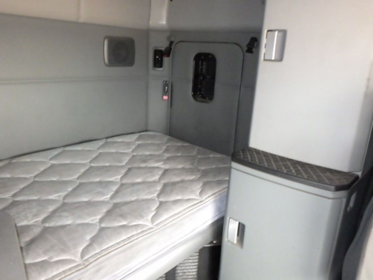 2022-kenworth-t680-image-11