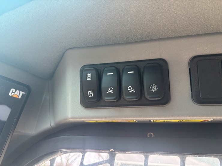 2023-caterpillar-289d3-image-41