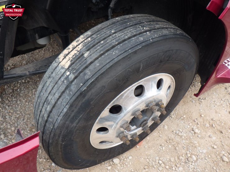 2023-volvo-vnl-300-image-22