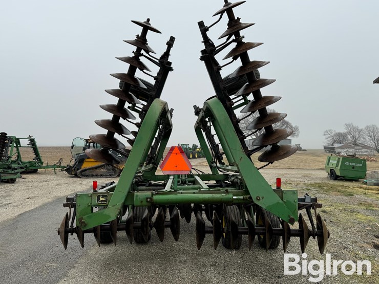 john-deere-235-image-6