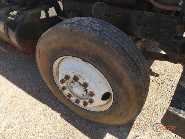 1985-ford-8000-image-11