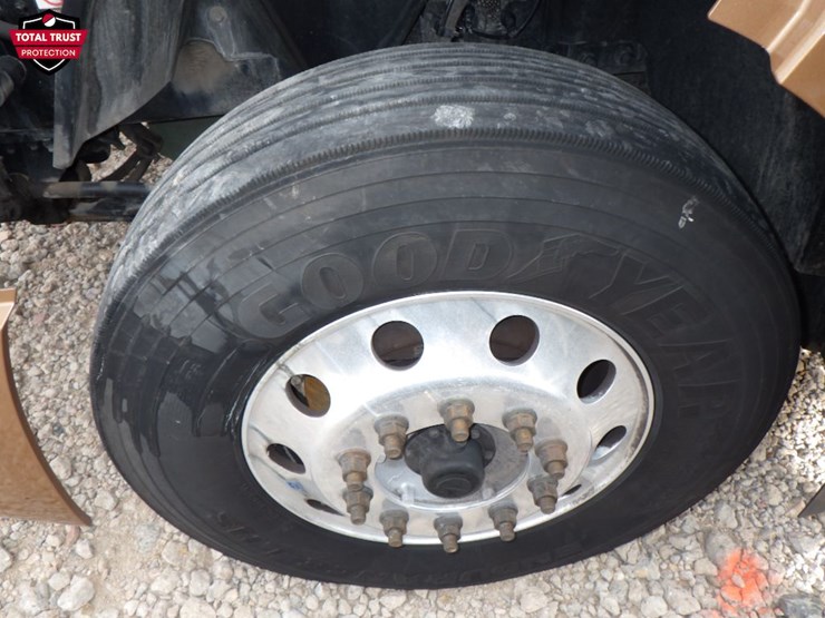 2022-volvo-vnl-300-image-22