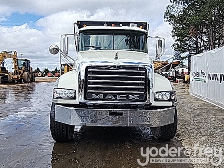 2011-mack-gu713-image-21