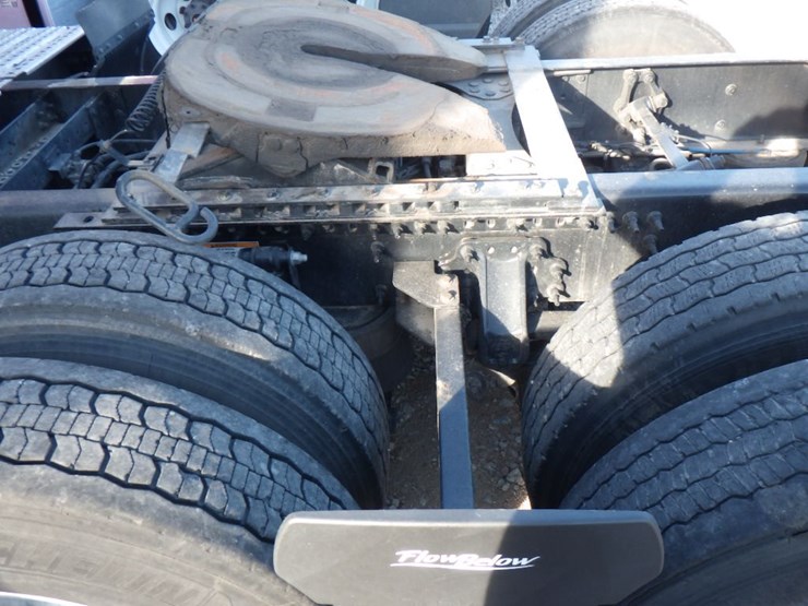 2021-volvo-vnl-760-image-13