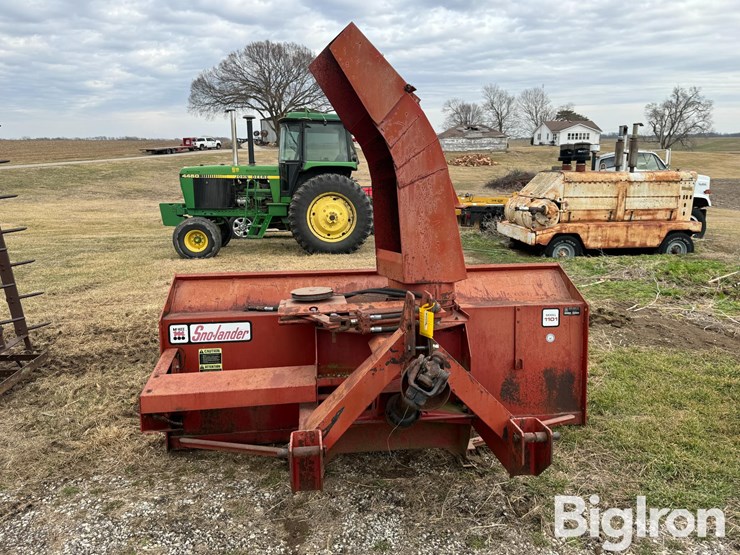 mckee-snolander-1101-8'-snow-blower-image-2