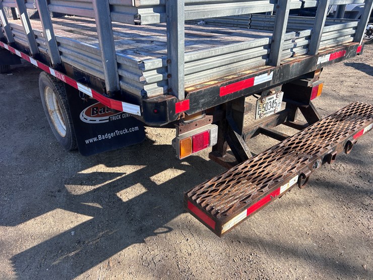 2013-isuzu-npr-image-16