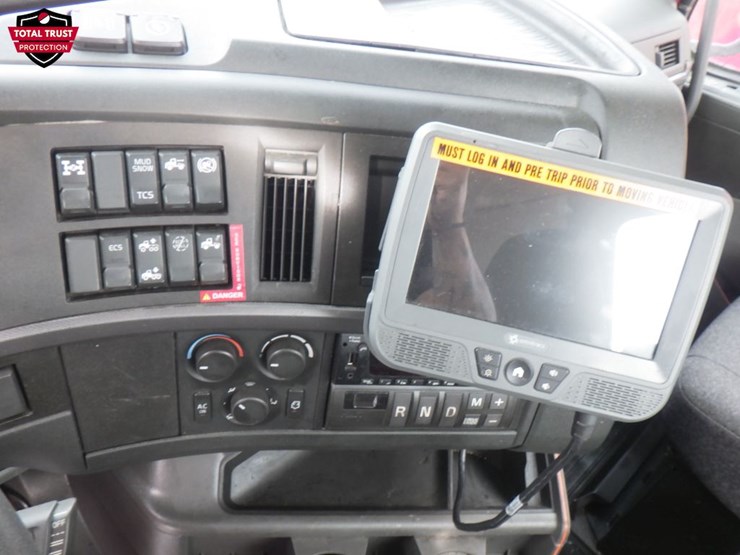 2024-volvo-vnl-300-image-16