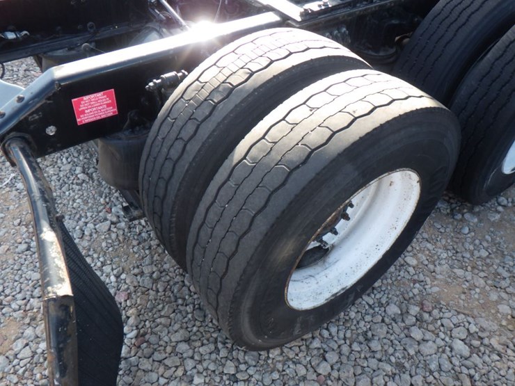 2021-volvo-vnl-300-image-6