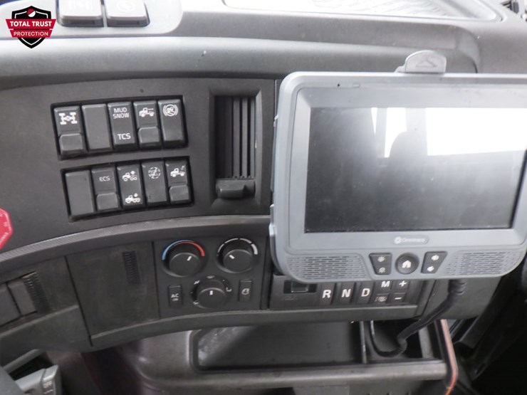 2023-volvo-vnl-300-image-16