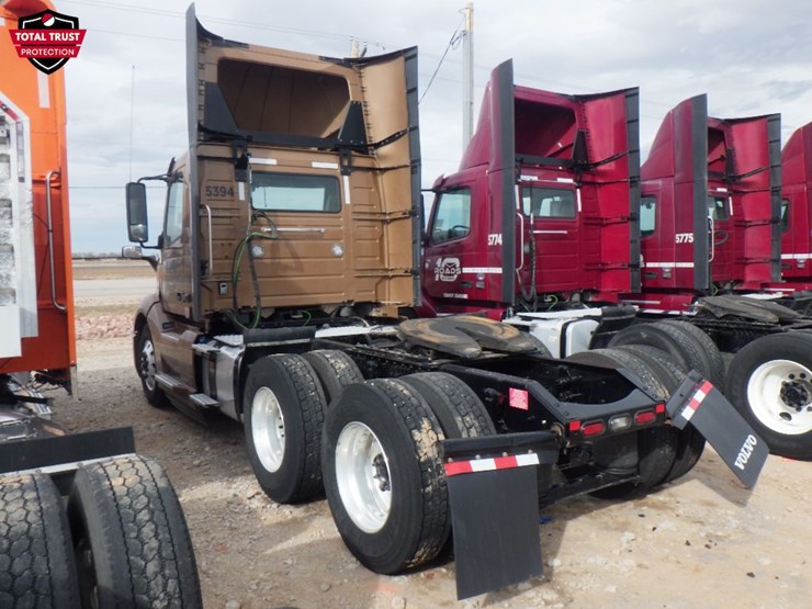 2024-volvo-vnl-300-image-11