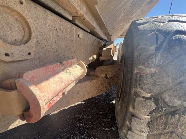 2010-caterpillar-740b-image-14