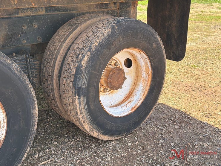 1993-mack-rd690s-image-14