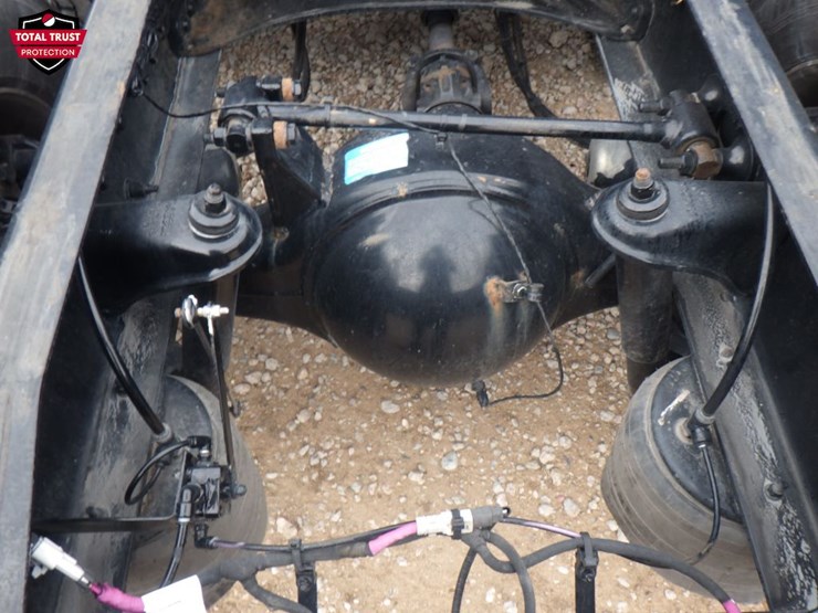 2022-peterbilt-579-image-11