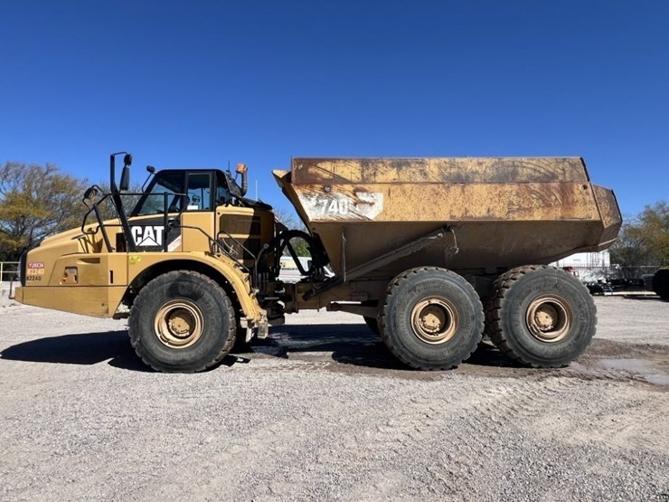 2013-caterpillar-740b-image-2