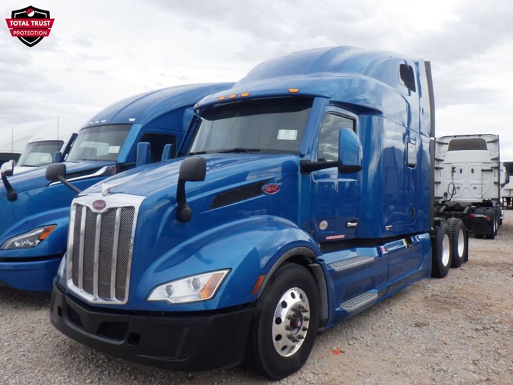 2022-peterbilt-579-image-1