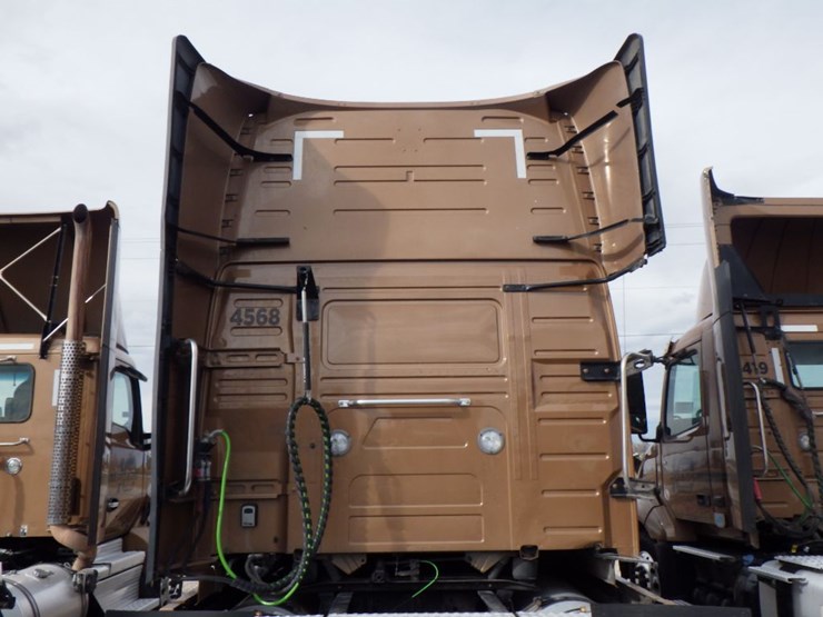 2022-volvo-vnl-760-image-13