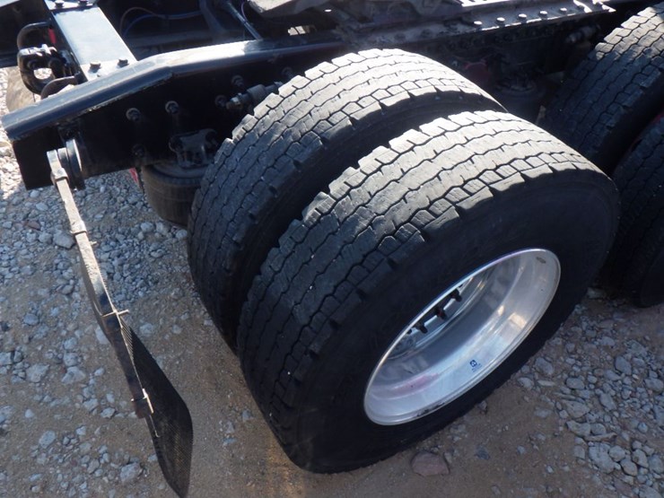 2021-freightliner-cascadia-126-image-9