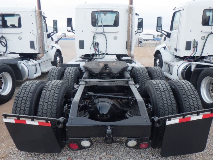 2018-peterbilt-579-image-8