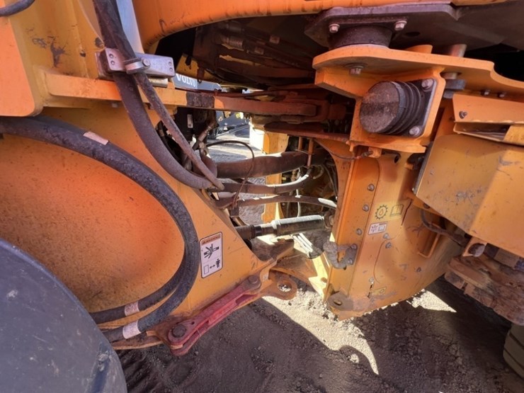 2022-volvo-l90h-image-9