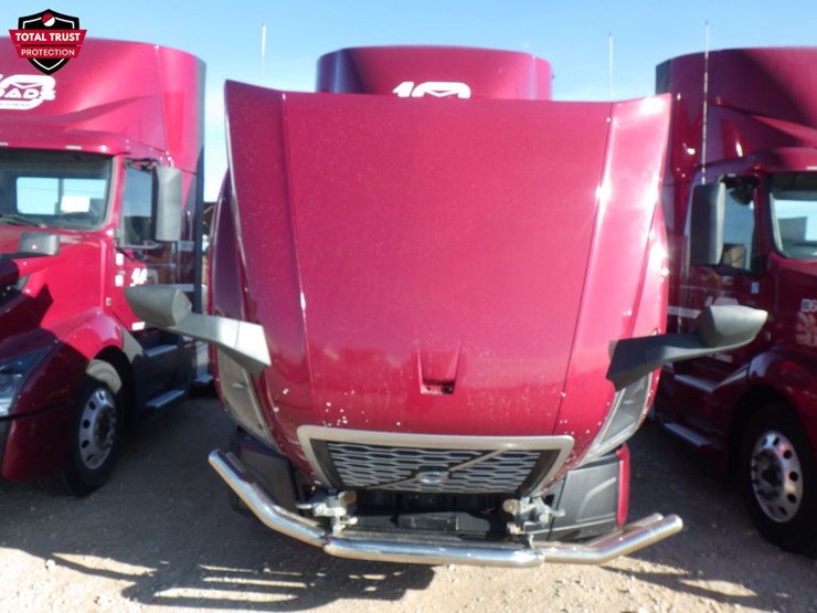 2022-volvo-vnl300-image-20