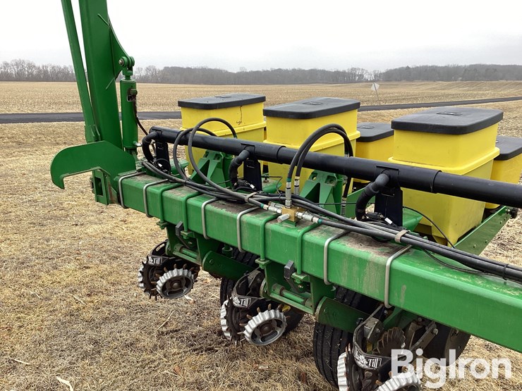 2010-john-deere-1770nt-image-16