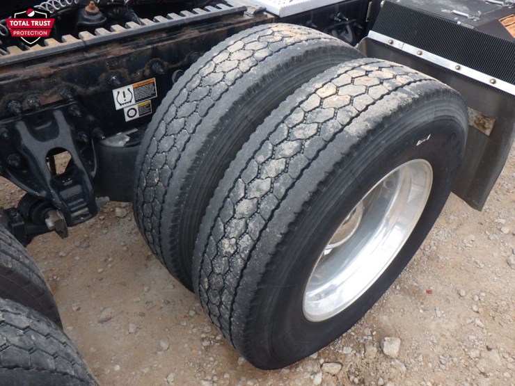 2023-peterbilt-389-image-8