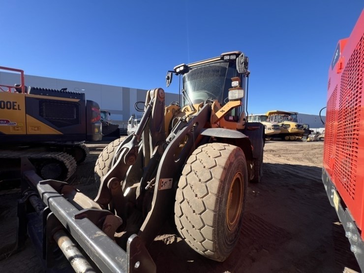 2022-volvo-l90h-image-1