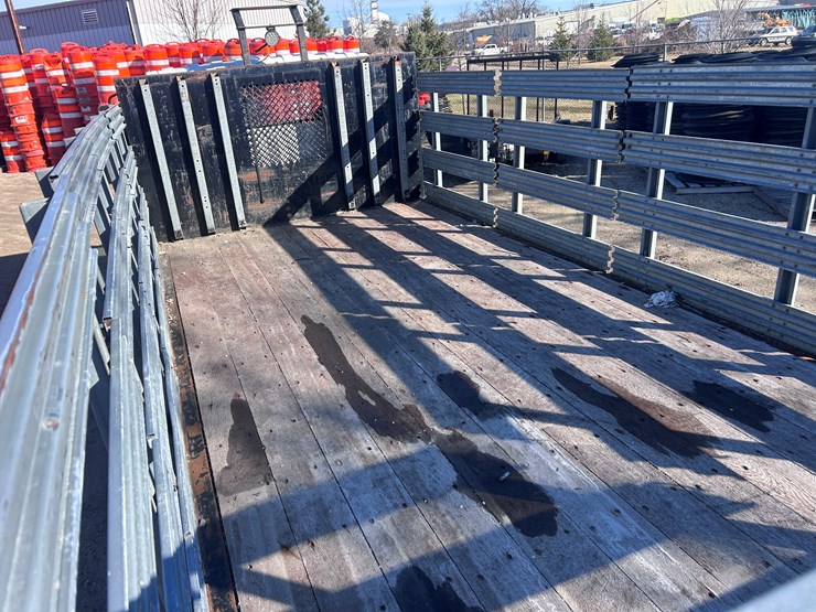 2013-isuzu-npr-image-28