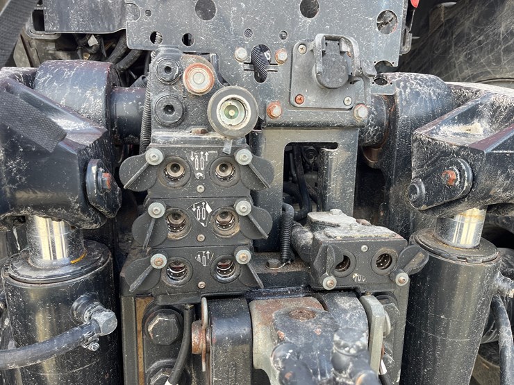 case-ih-magnum-370-cvt-image-22