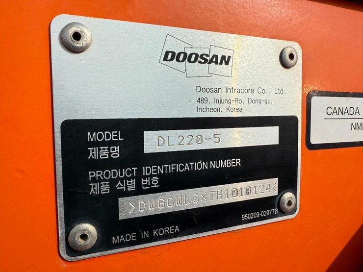 2017-doosan-dl220-5-image-68