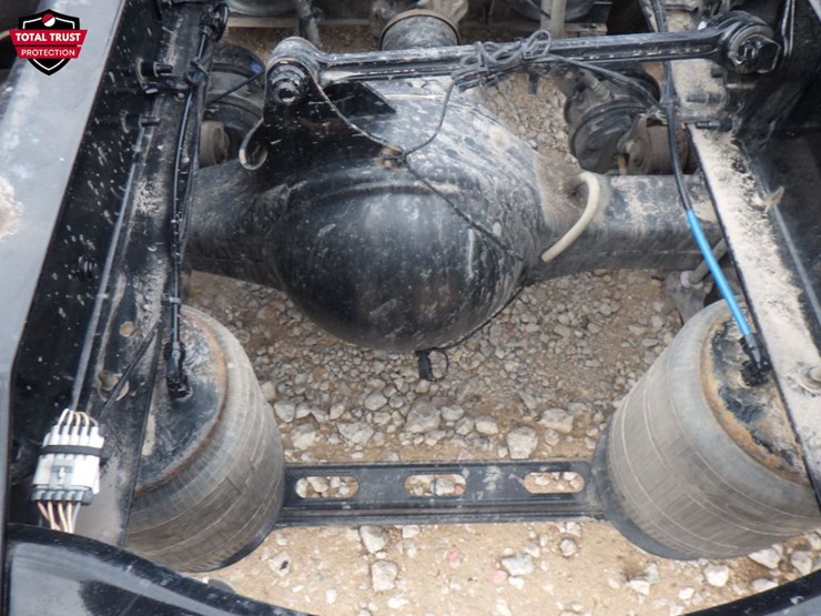 2023-volvo-vnl-300-image-11