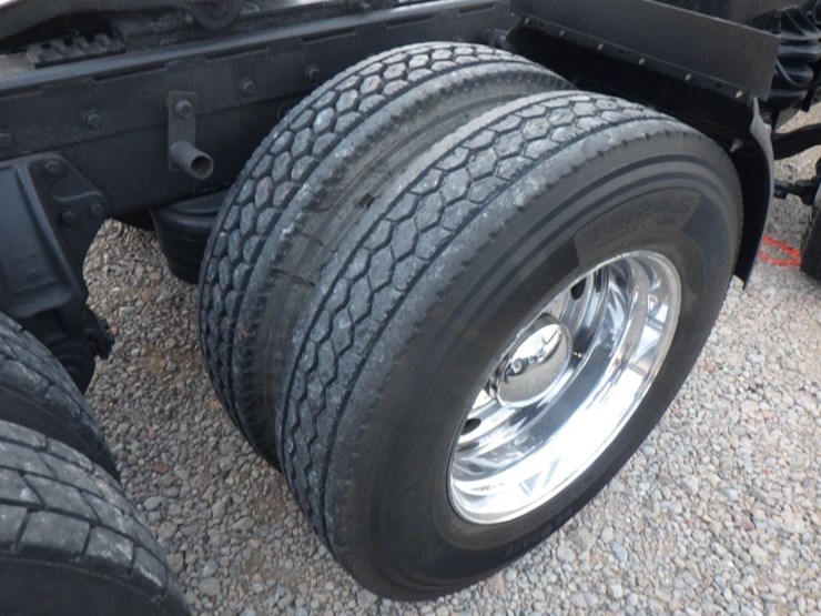 1997-peterbilt-379-image-6