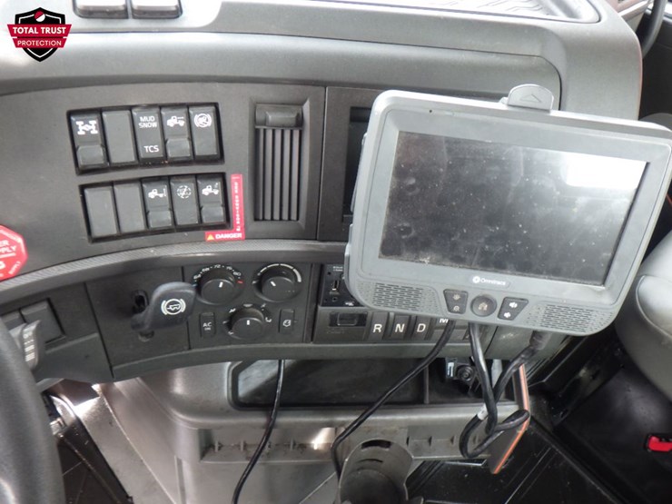 2024-volvo-vnl-300-image-16