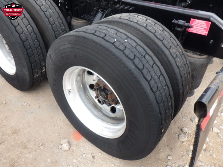 2023-volvo-vnl-300-image-13