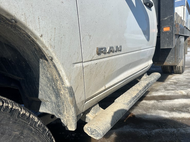 2020-dodge-3500-image-15