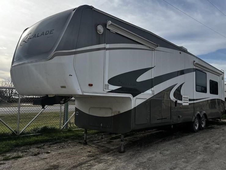 l1--2006-escalade-32'-travel-trailer-image-2