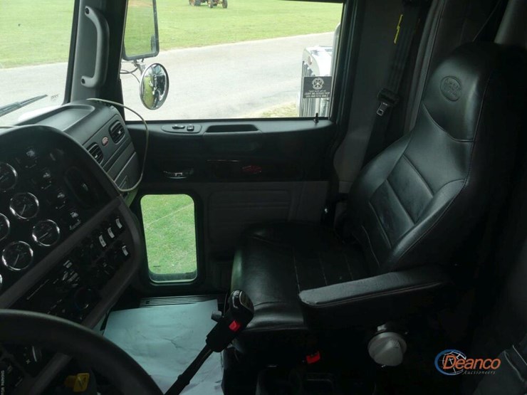 2020-peterbilt-389-image-16