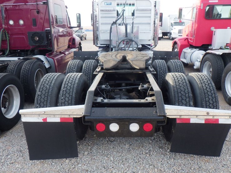 2016-kenworth-t880-image-8