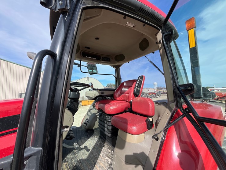 case-ih-magnum-370-cvt-image-32