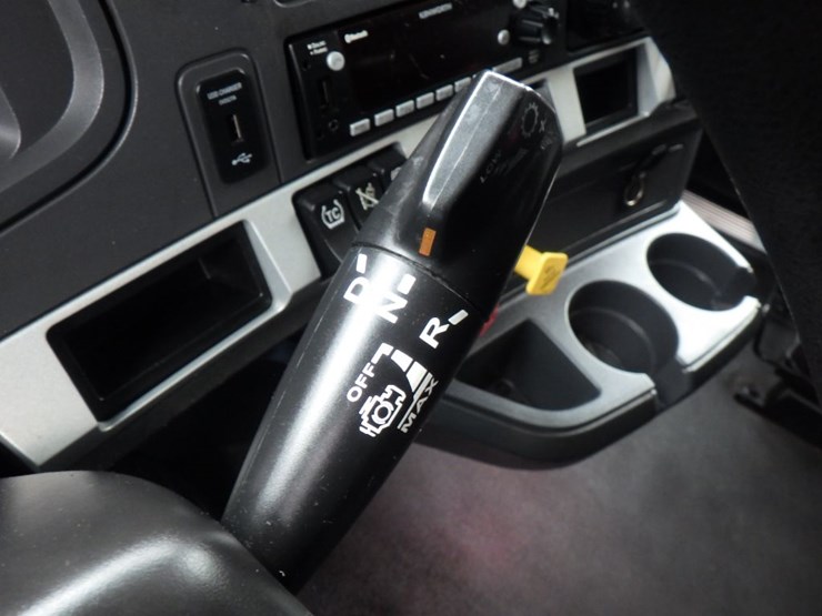 2022-kenworth-t680-image-19