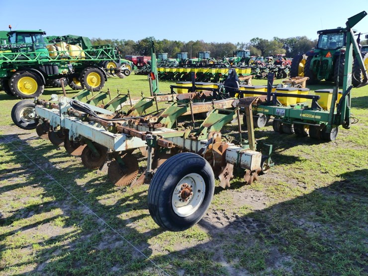 john-deere-1700-image-1