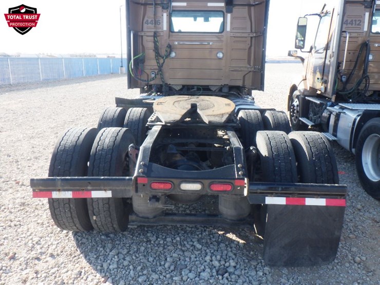 2022-volvo-vnl-300-image-7