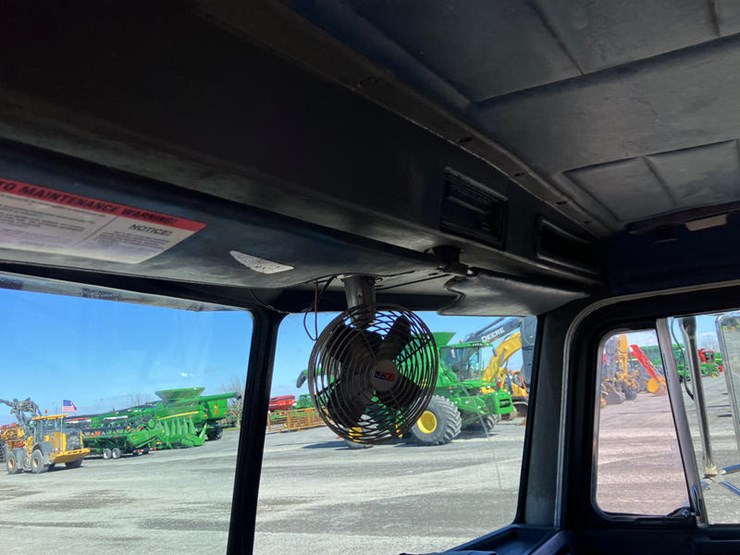 1990-peterbilt-377-image-23