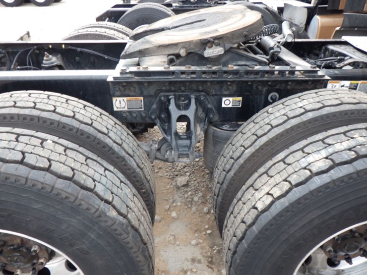 2022-kenworth-t680-image-8