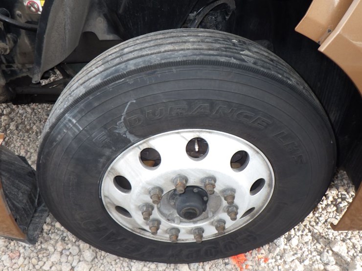 2022-volvo-vnl-760-image-23