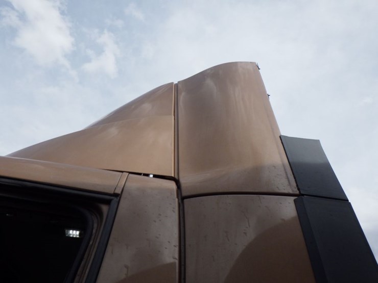 2022-volvo-vnl-300-image-16