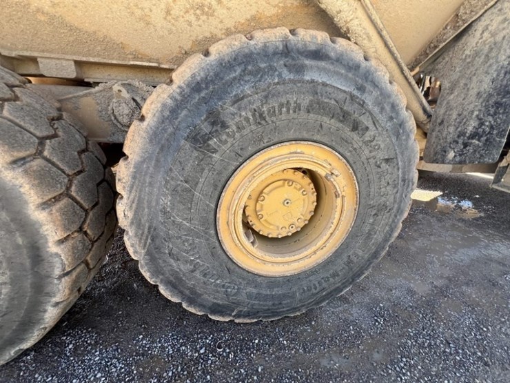 2013-caterpillar-740b-image-23