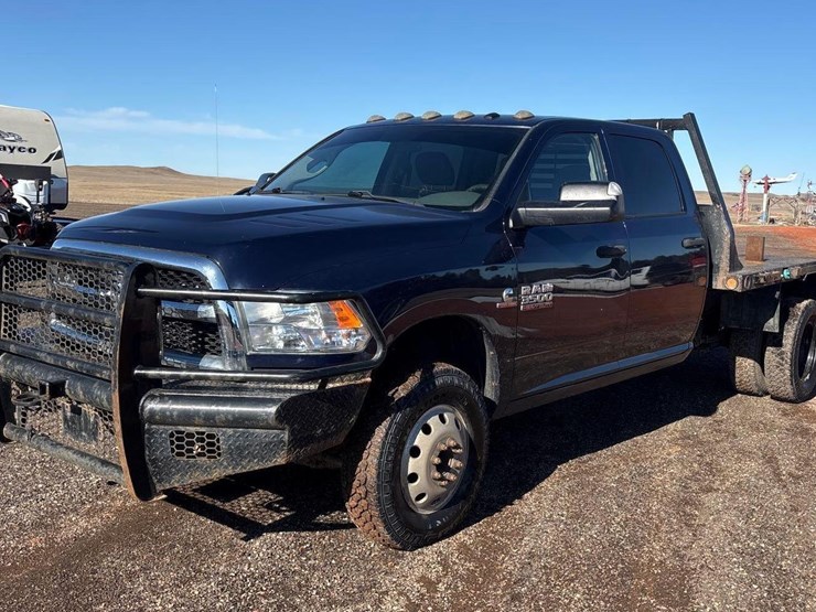 2017-dodge-3500-image-1