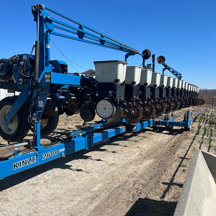 KINZE 2600