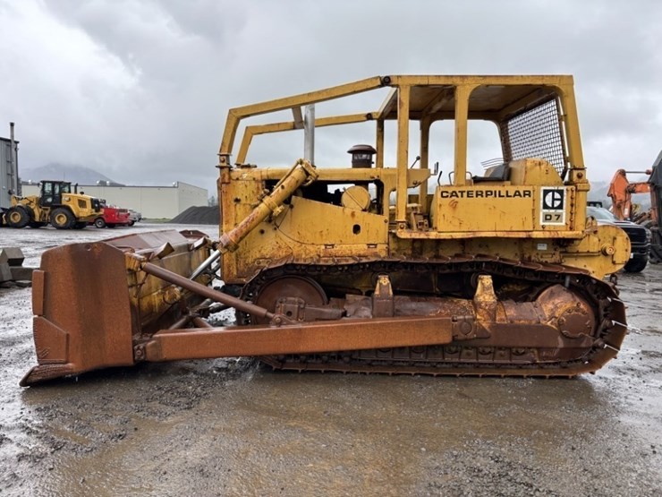 caterpillar-d7-image-2